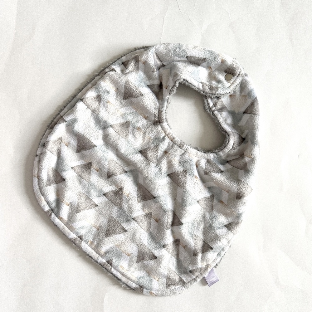NEW Luxe Minky Bib White Gray Geometric